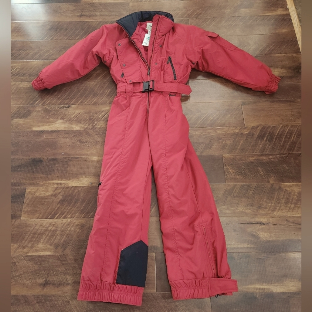 Show stopper! Eddie Bauer snowsuit